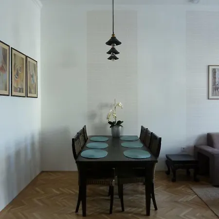 Kossuth Apartment *